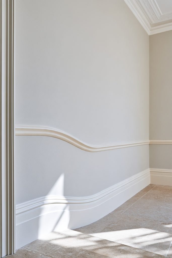 Ornate Ogee profile dado rail adding decorative detail to a classic period living room